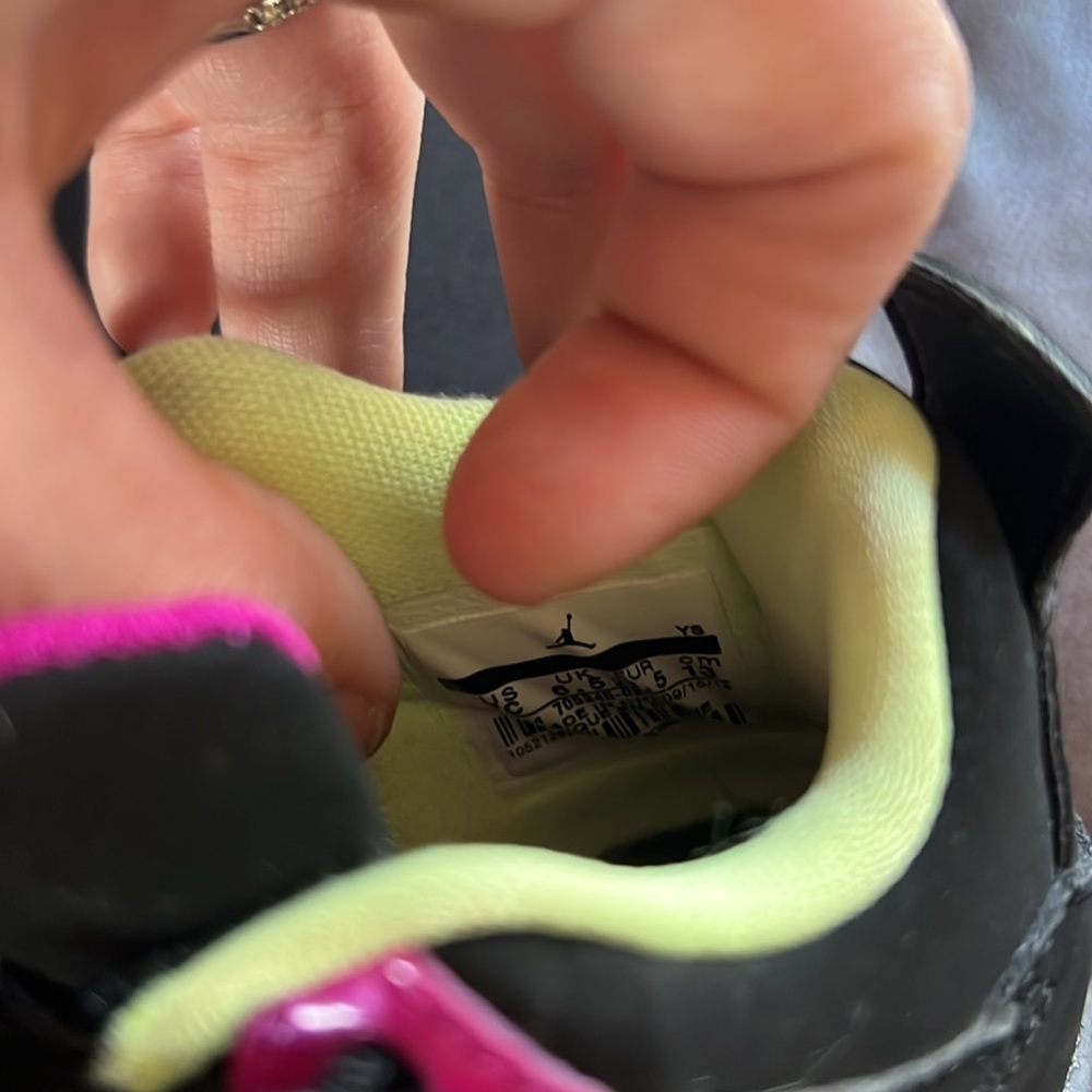 Toddler size 7c lightly used jordans. Very cute! - Picture 8 of 9